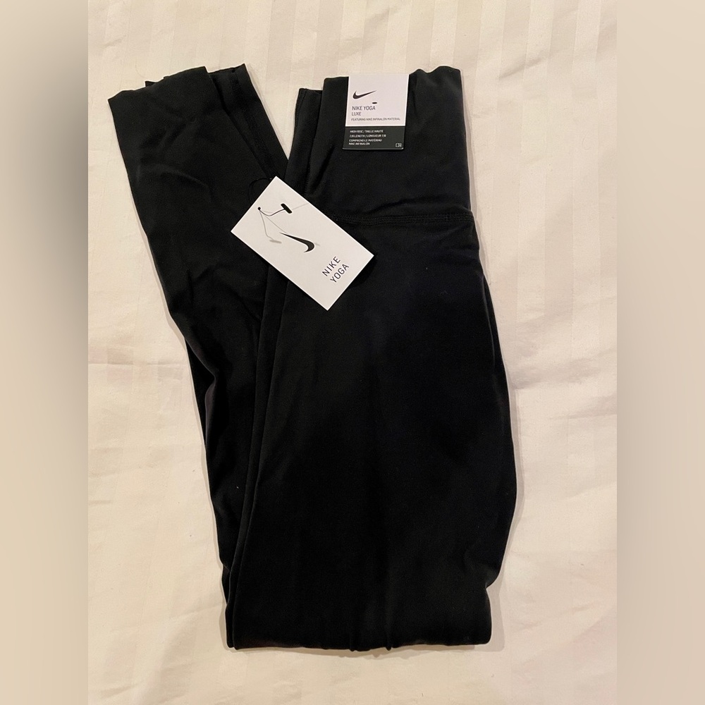 NWT Nike yoga luxe 7/8 new with tags leggings.